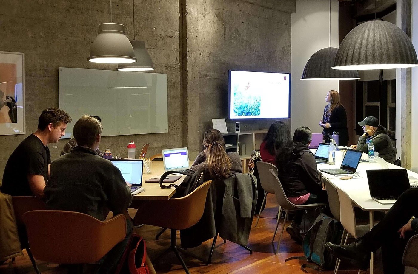 You are currently viewing How to Create a Social Media Calendar to Plan Your Content