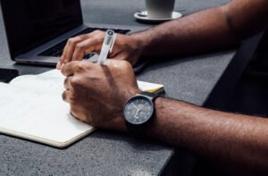 Read more about the article How to Write a Blog Post Your Readers Will Love in 5 Steps